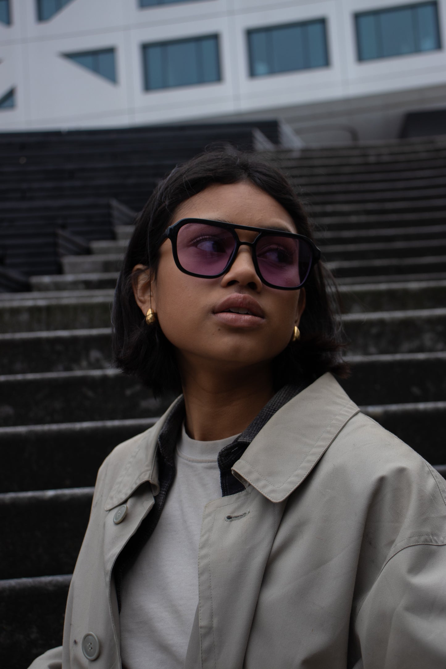 <img src="product-image.jpg" alt="Zonnebril Nia Purple glazen Model - stijlvolle en moderne bril voor een unieke en gedurfde look. NYDO EYEWEAR">