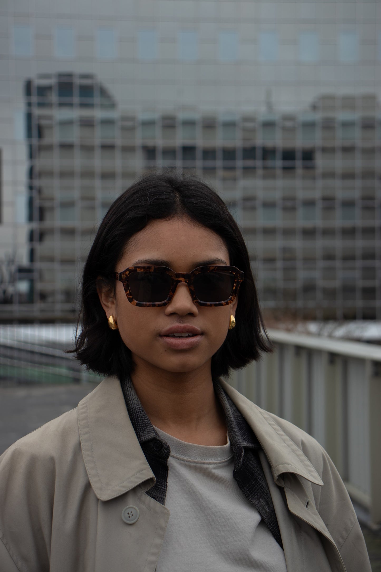 <img src="product-image.jpg" alt="Zonnebril WYDE Panther model - stijlvolle en moderne bril voor een unieke en gedurfde look. NYDO EYEWEAR">