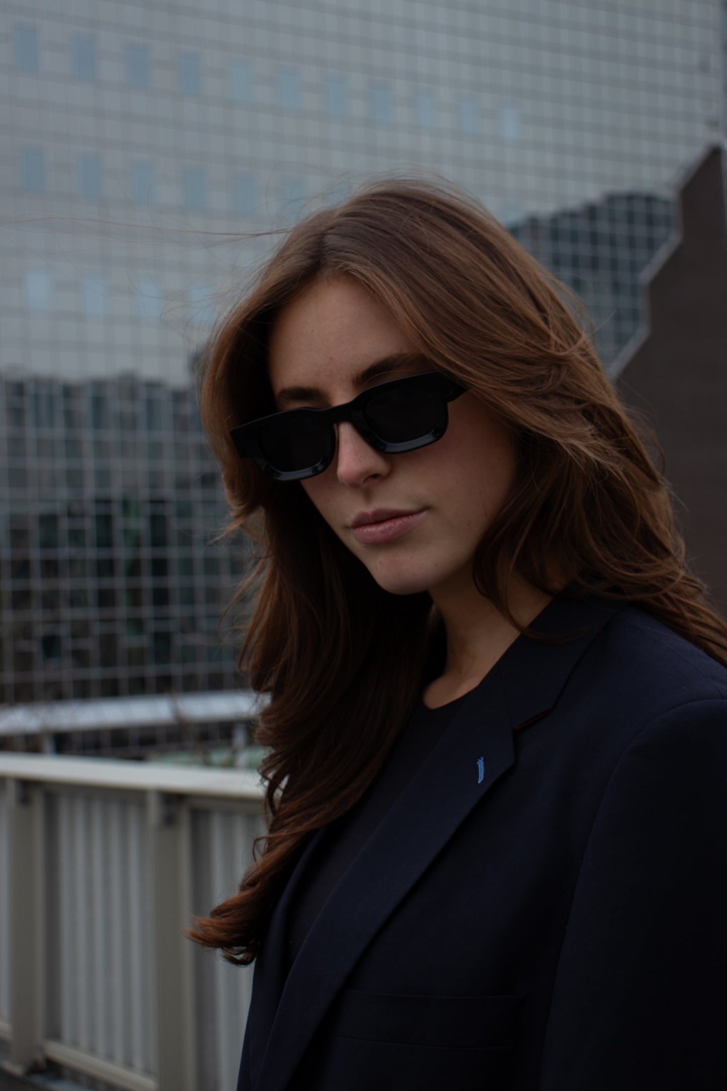 Zonnebril met zwarte glazen met model 2 - stijlvolle en moderne bril voor een unieke en gedurfde look. NYDO EYEWEAR