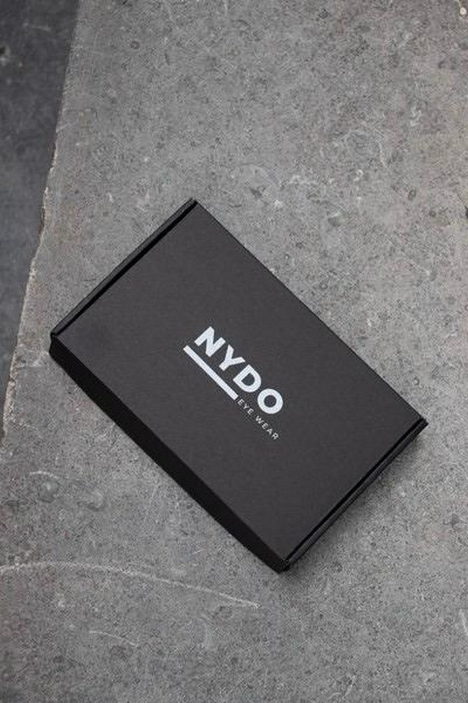<img src="product-image.jpg" alt= Verzend doos NYDO EYEWEAR">