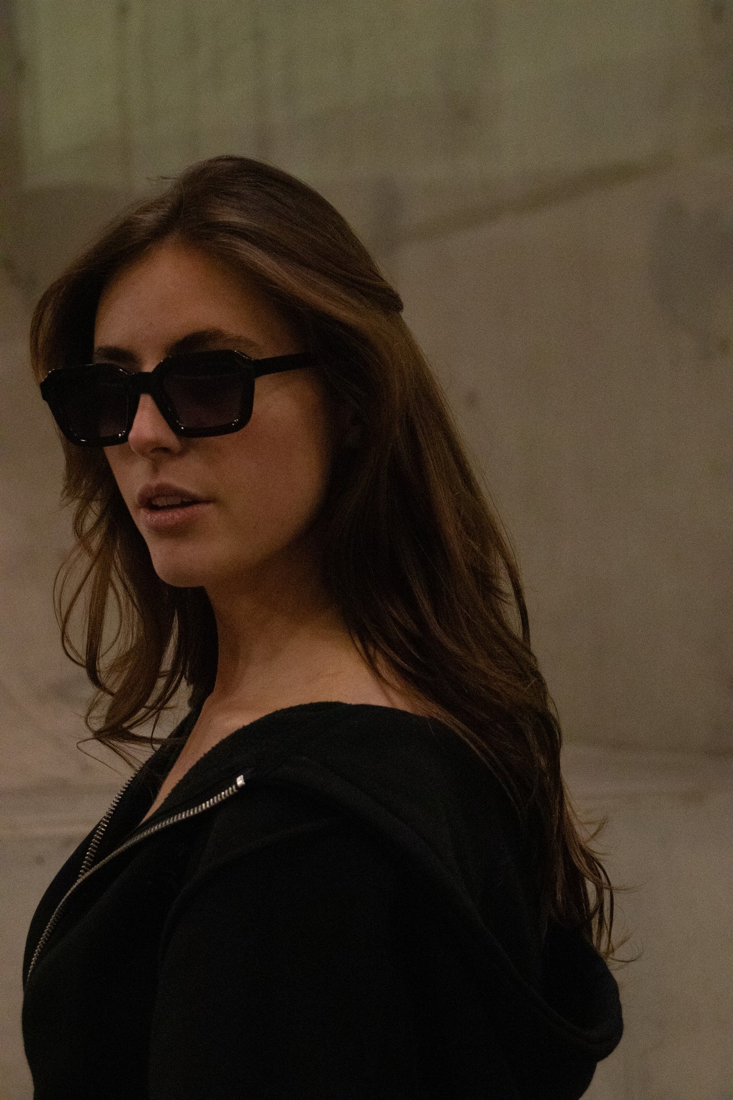 <img src="product-image.jpg" alt="Zonnebril WYDE Black model 2- stijlvolle en moderne bril voor een unieke en gedurfde look. NYDO EYEWEAR">