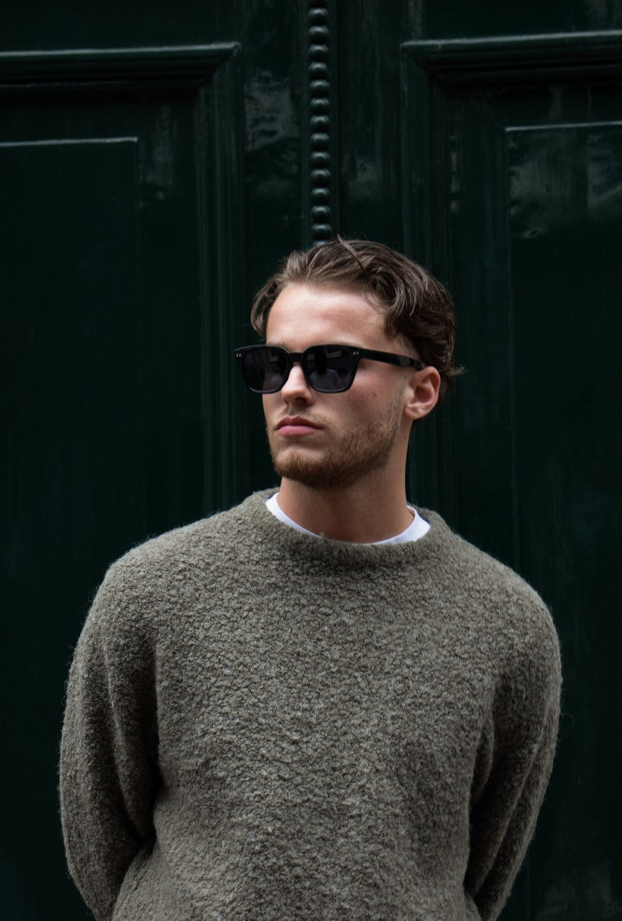 <img src="product-image.jpg" alt="Zonnebril Dexx zwarte glazen model 2 - stijlvolle en moderne bril voor een unieke en gedurfde look. NYDO EYEWEAR">