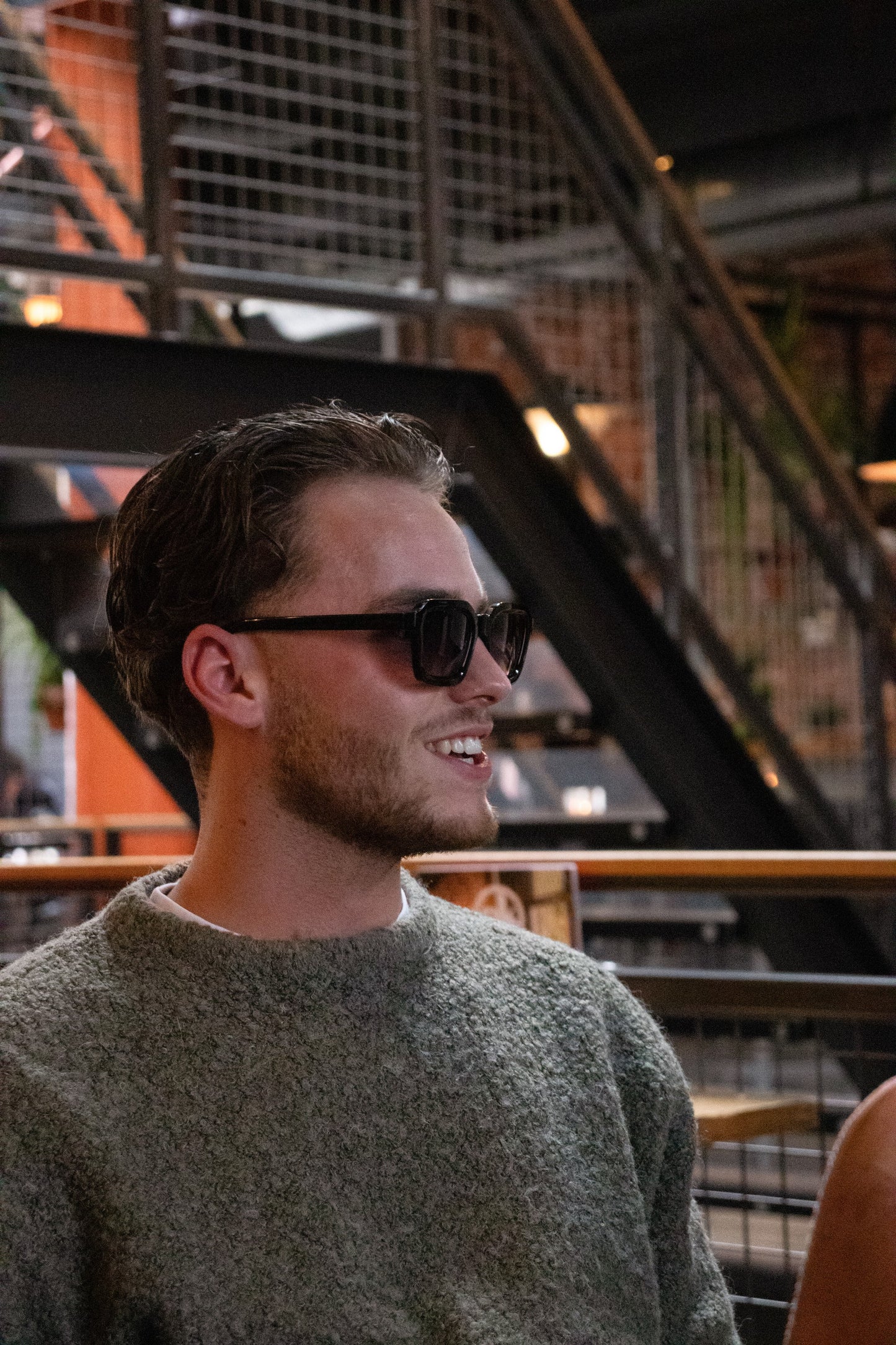 <img src="product-image.jpg" alt="Zonnebril WYDE Black model 3 - stijlvolle en moderne bril voor een unieke en gedurfde look. NYDO EYEWEAR">