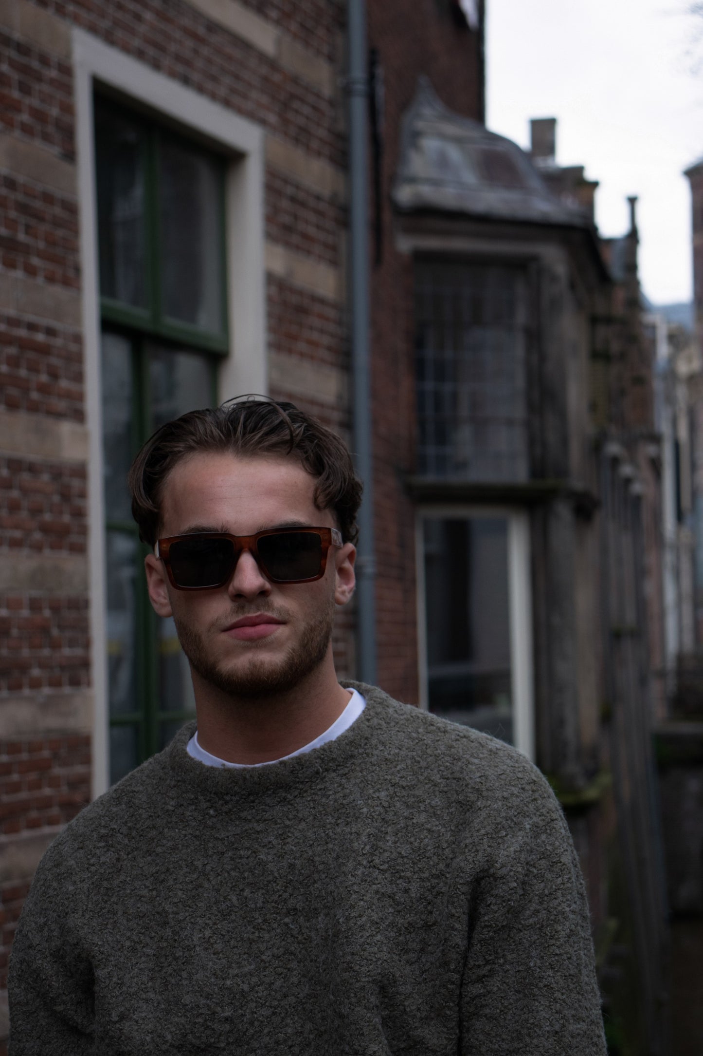 <img src="product-image.jpg" alt="Zonnebril Pio Brown glazen model 3 - stijlvolle en moderne bril voor een unieke en gedurfde look. NYDO EYEWEAR">