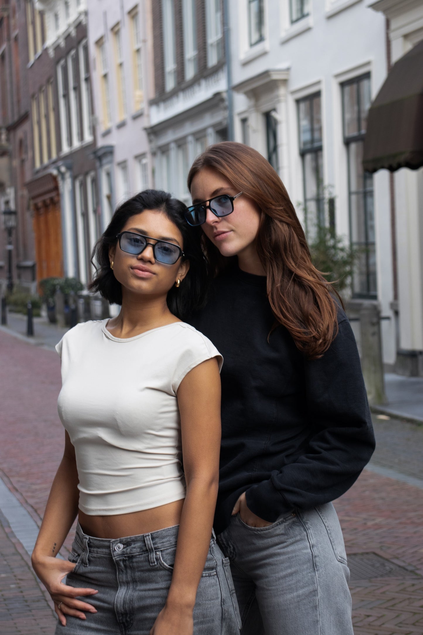<img src="product-image.jpg" alt="Zonnebril Zeké Blue model 2 - stijlvolle en moderne bril voor een unieke en gedurfde look. NYDO EYEWEAR">